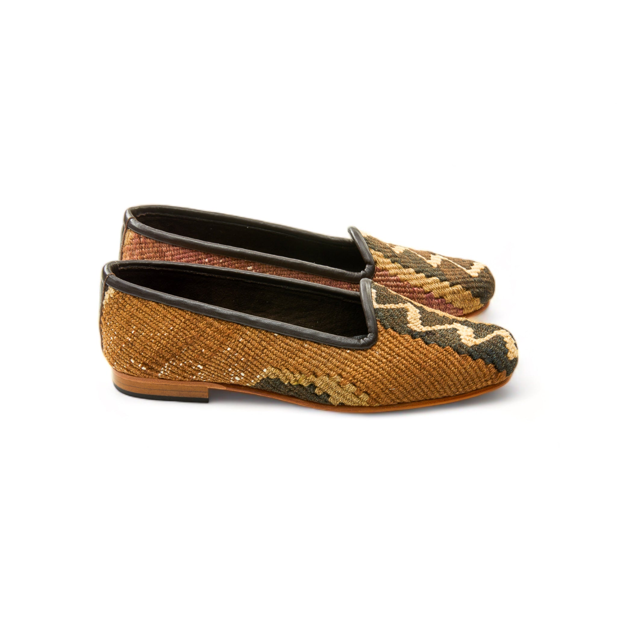 woman_ballerinas_Urban_38_01_23_kilim-shoes-Gemy_Amber_6970