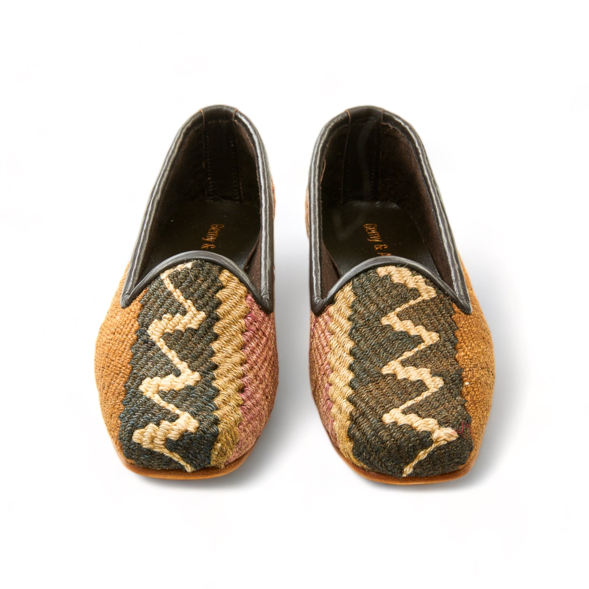 woman_ballerinas_Urban_38_01_23_kilim-shoes-Gemy_Amber_6973