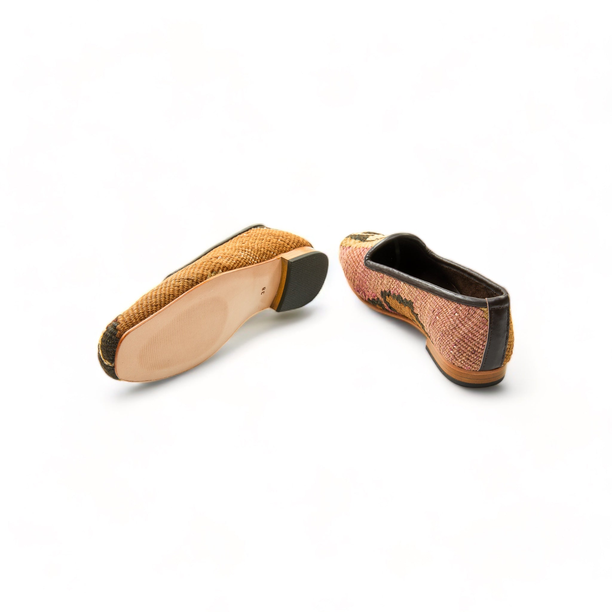 woman_ballerinas_Urban_38_01_23_kilim-shoes-Gemy_Amber_6977