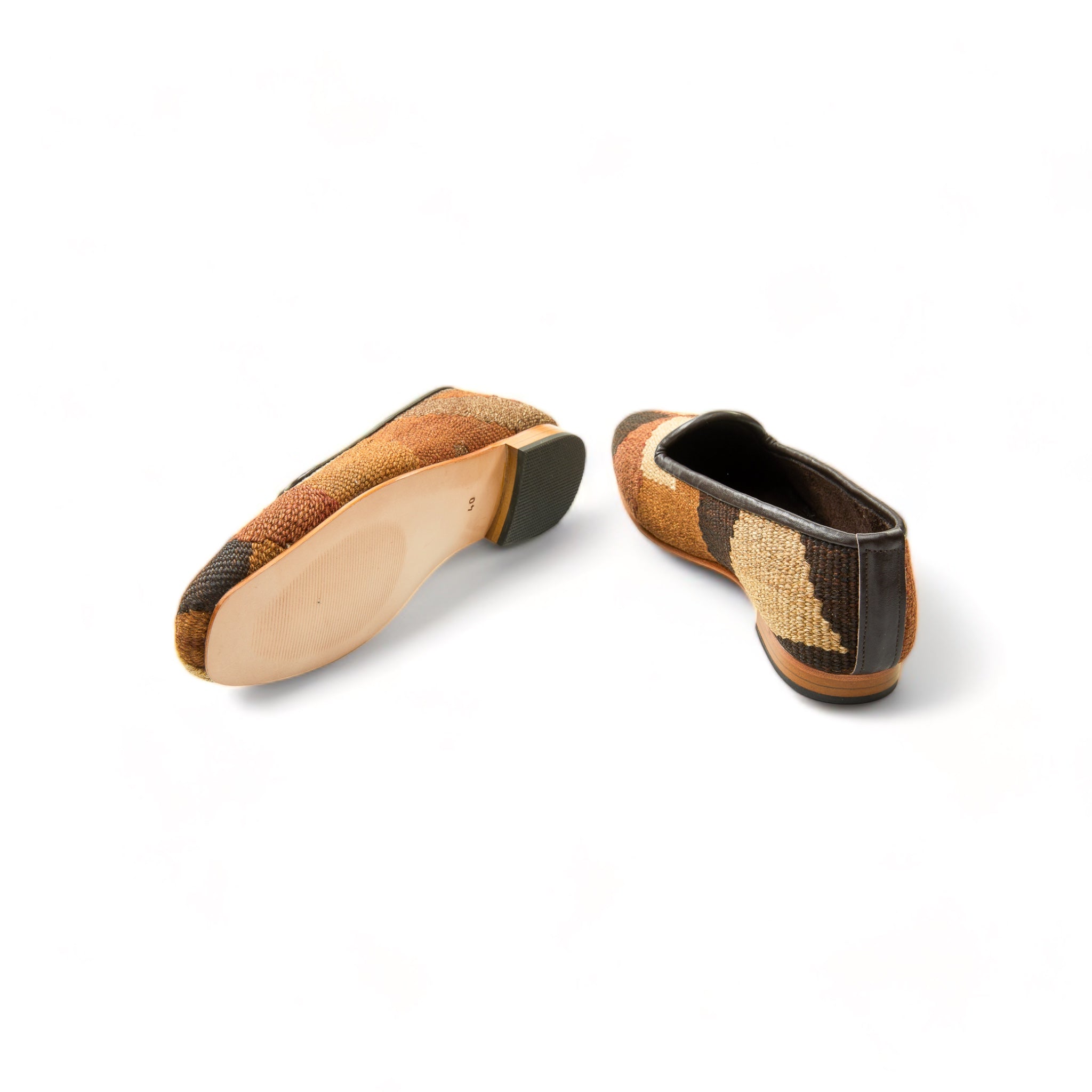 woman_ballerinas_Urban_40_01_09_Kilim-Shoes_Gemy_Amber_6882
