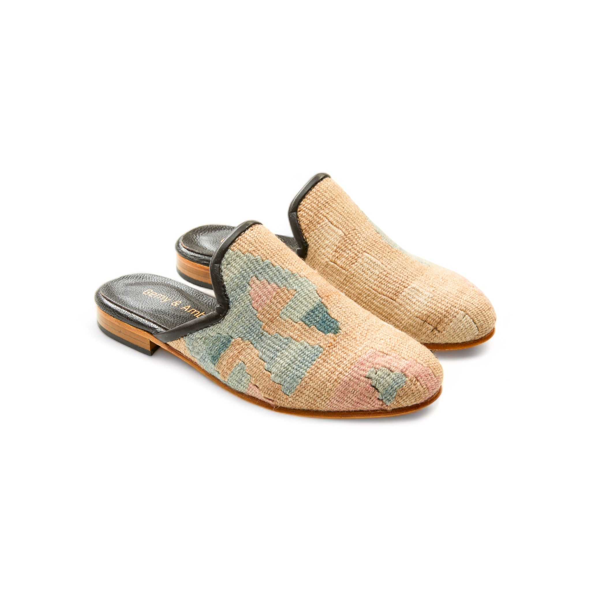 woman_mules_gem_37_04_114_kilim-shoes-Gemy_Amber_0444