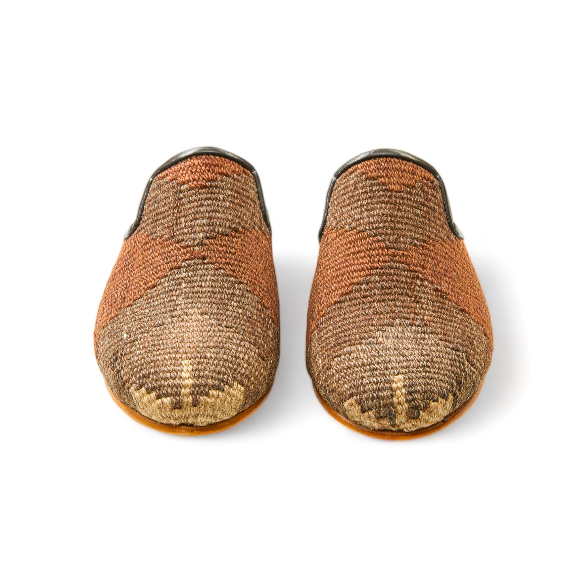 woman_mules_gem_38_04_116_kilim-shoes-Gemy_Amber_0459