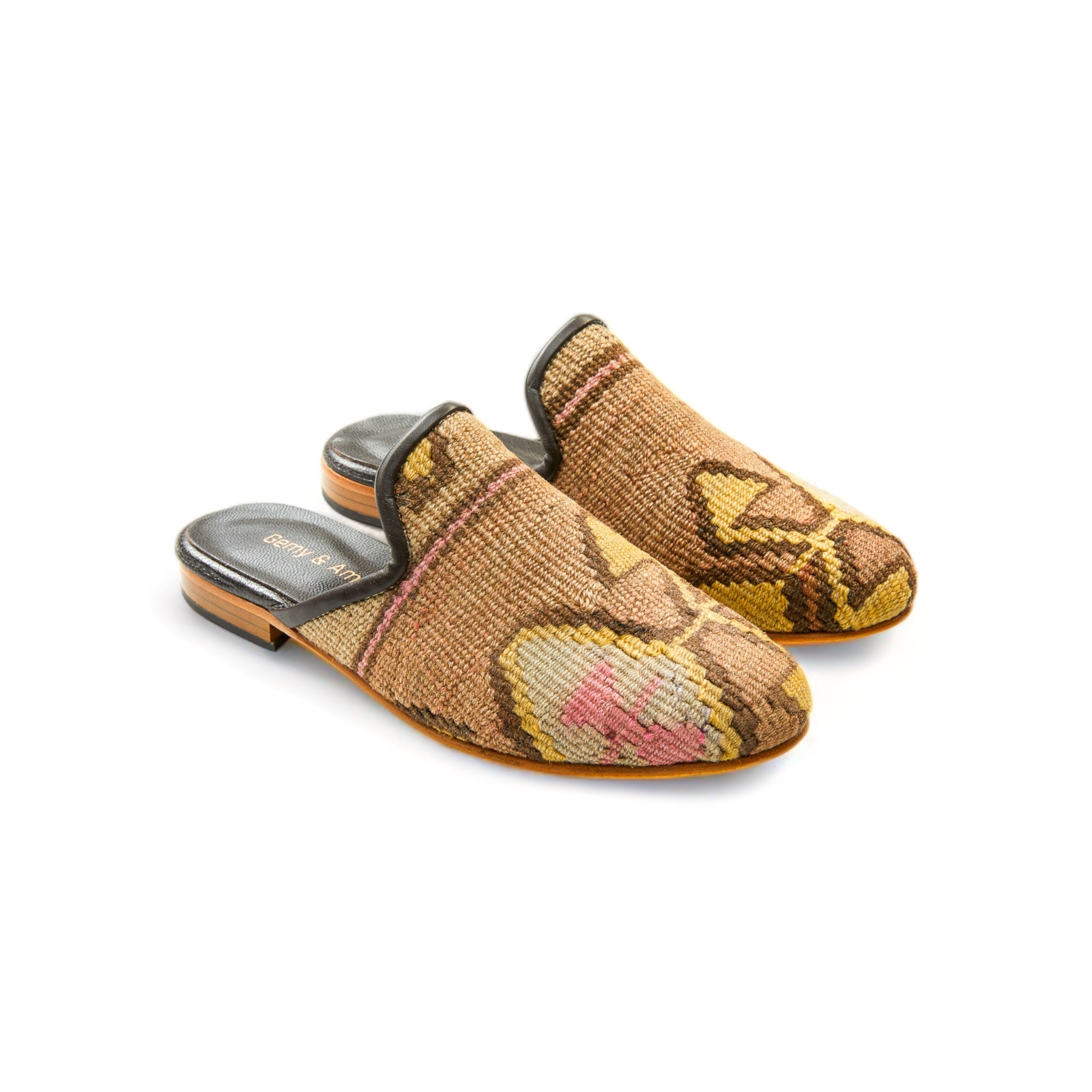 woman_mules_gem_39_04_111_kilim-shoes-Gemy_Amber_0430