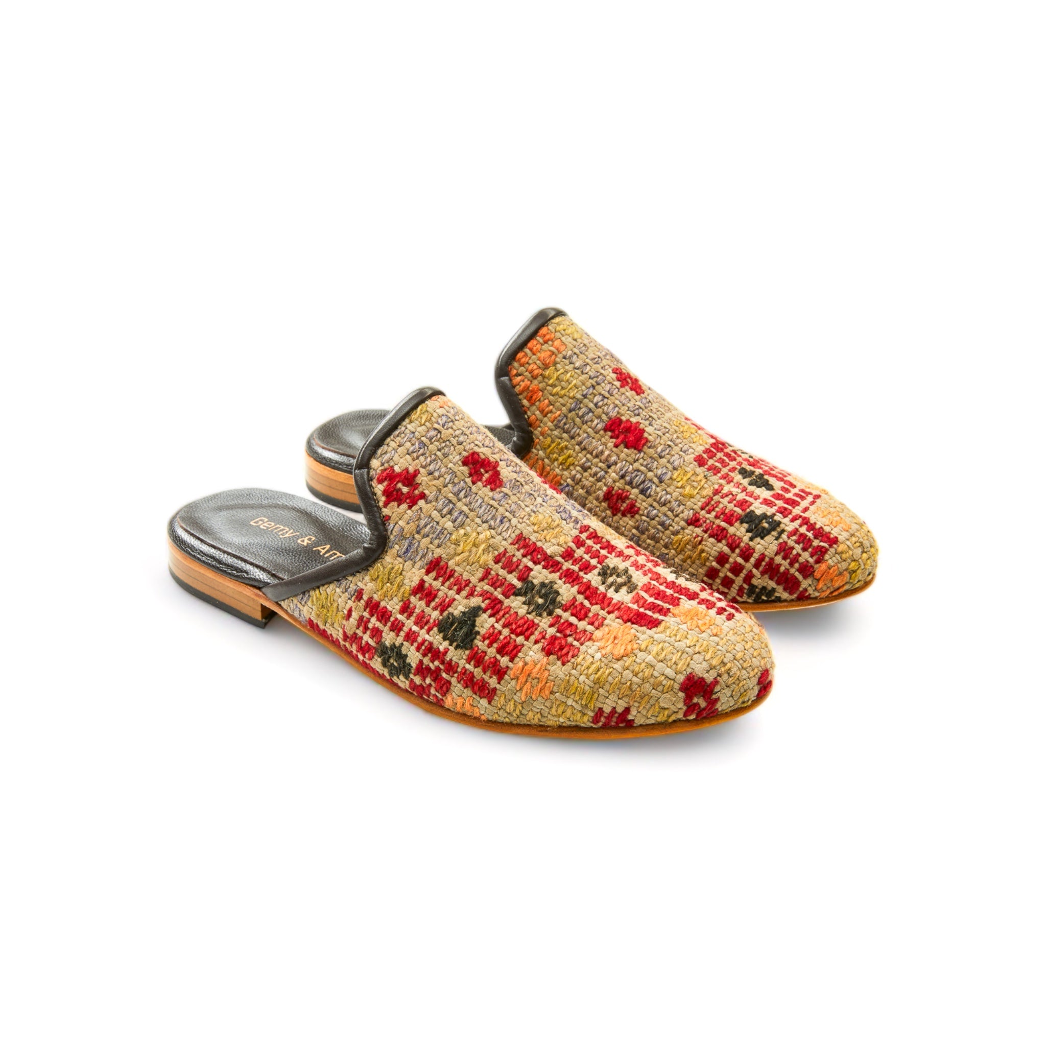 woman_mules_gem_39_04_115_kilim-shoes-Gemy_Amber_0449