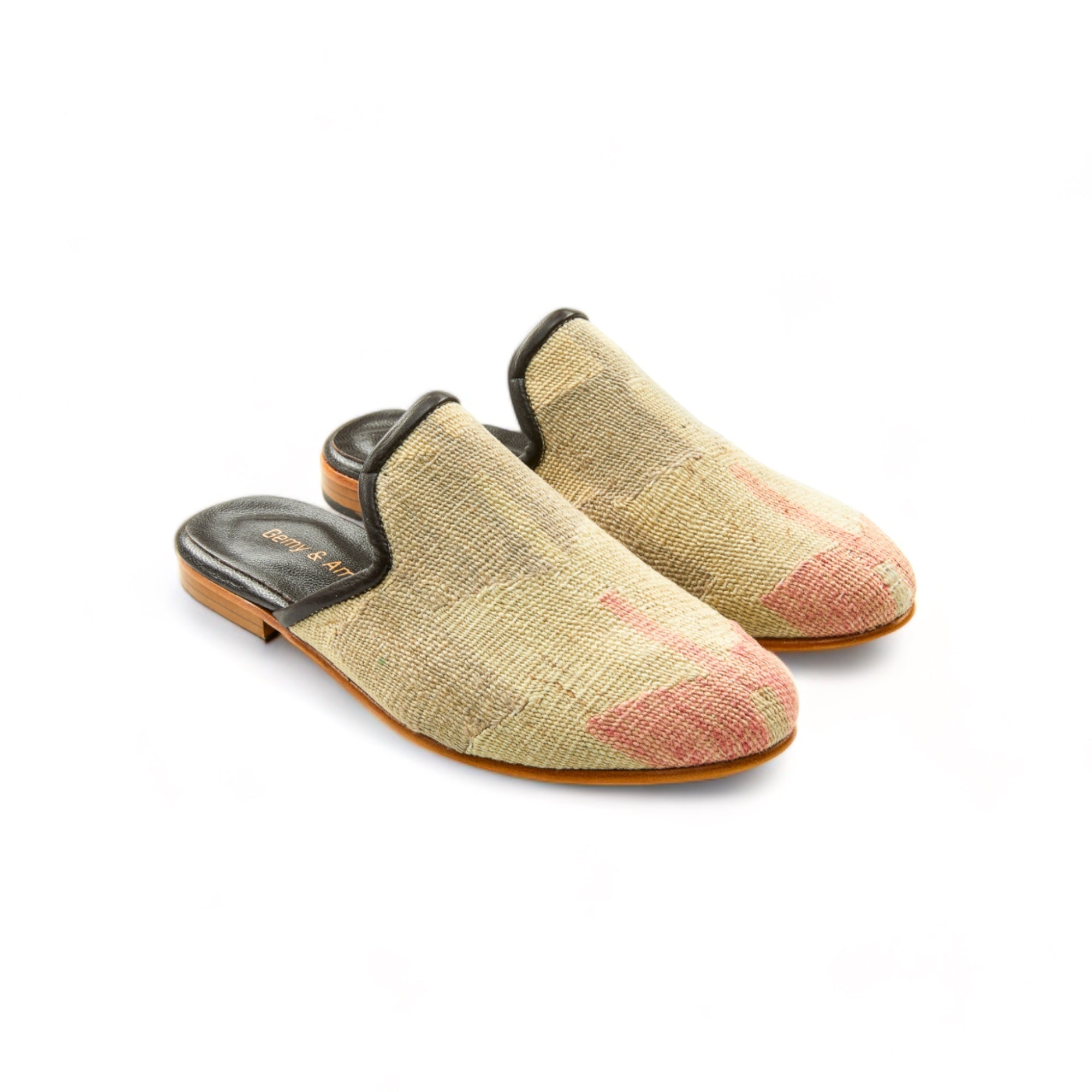 woman_mules_gem_39_04_121_kilim-shoes-Gemy_Amber_0775